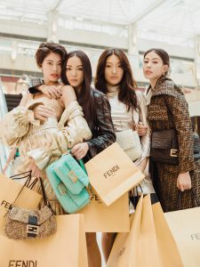 FENDI BaguetteFriendsForever NEWS Image Models
